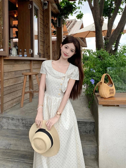 Apricot polka dot dress, gentle and ladylike