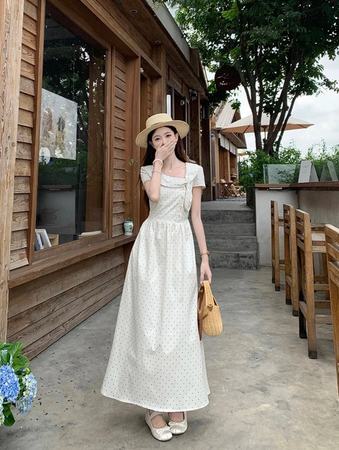 Apricot polka dot dress, gentle and ladylike