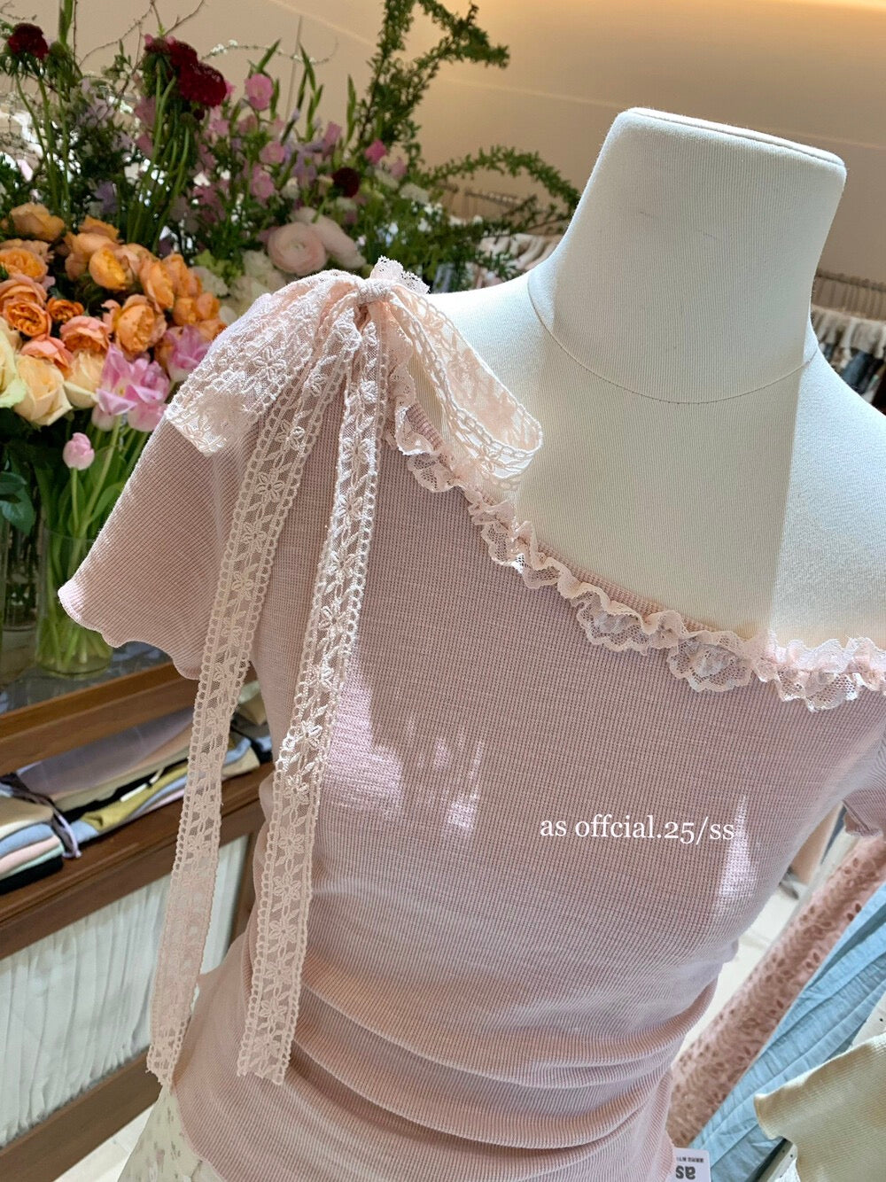 lace edge irregular off-the-shoulder slimming top