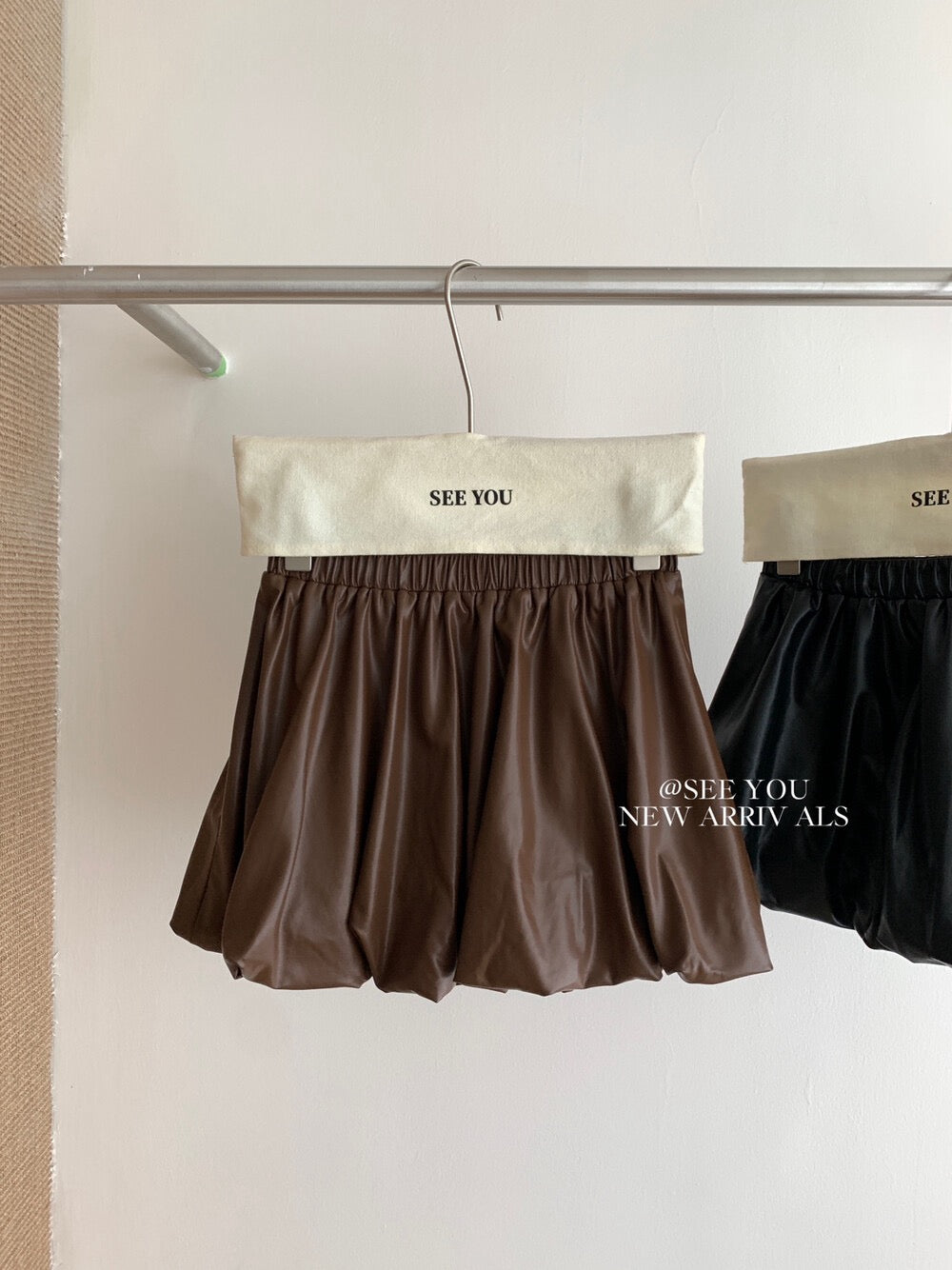 Versatile soft leather puffy skirt