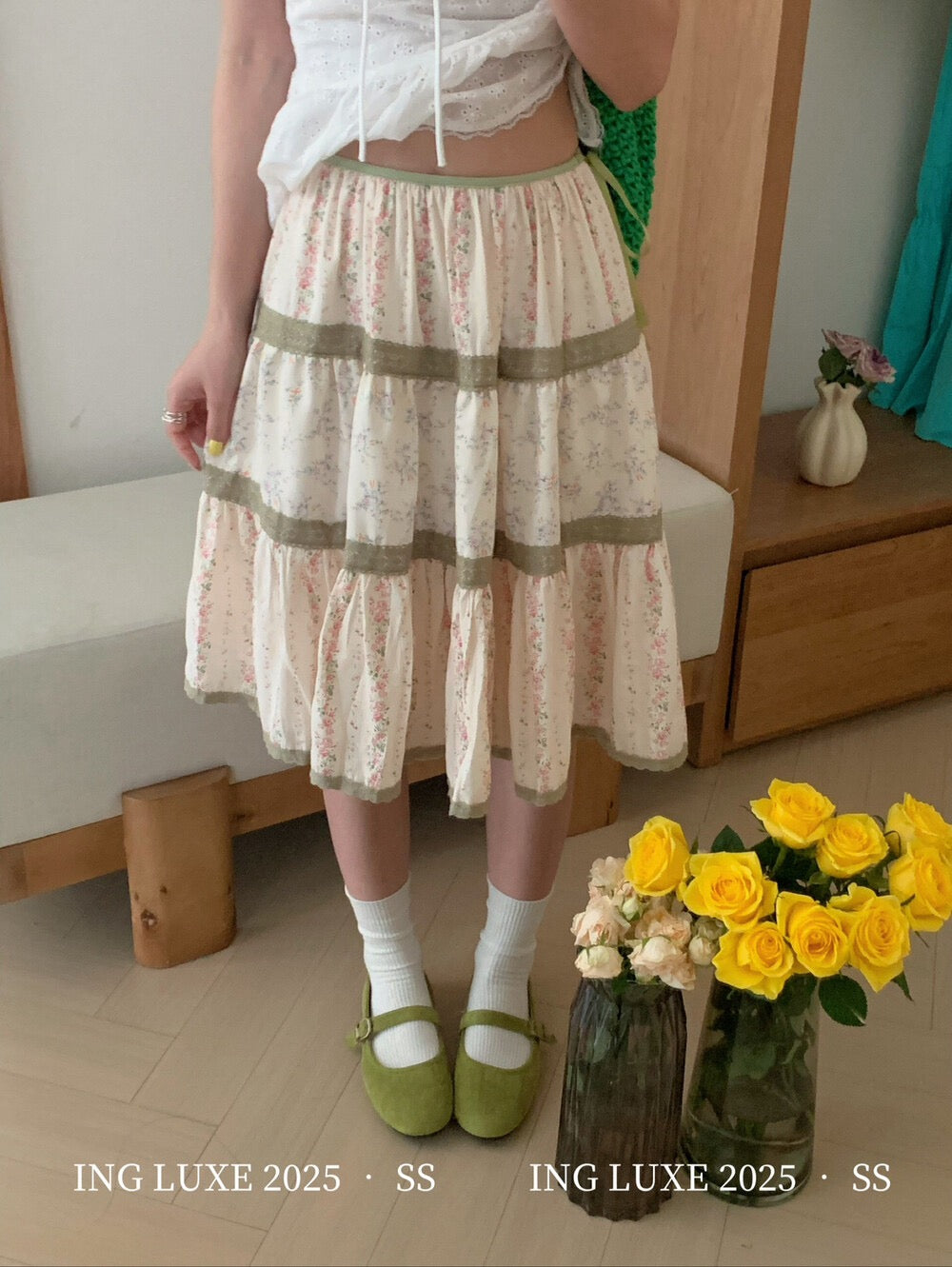Floral lace panel skirt