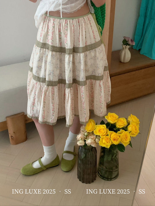 Floral lace panel skirt