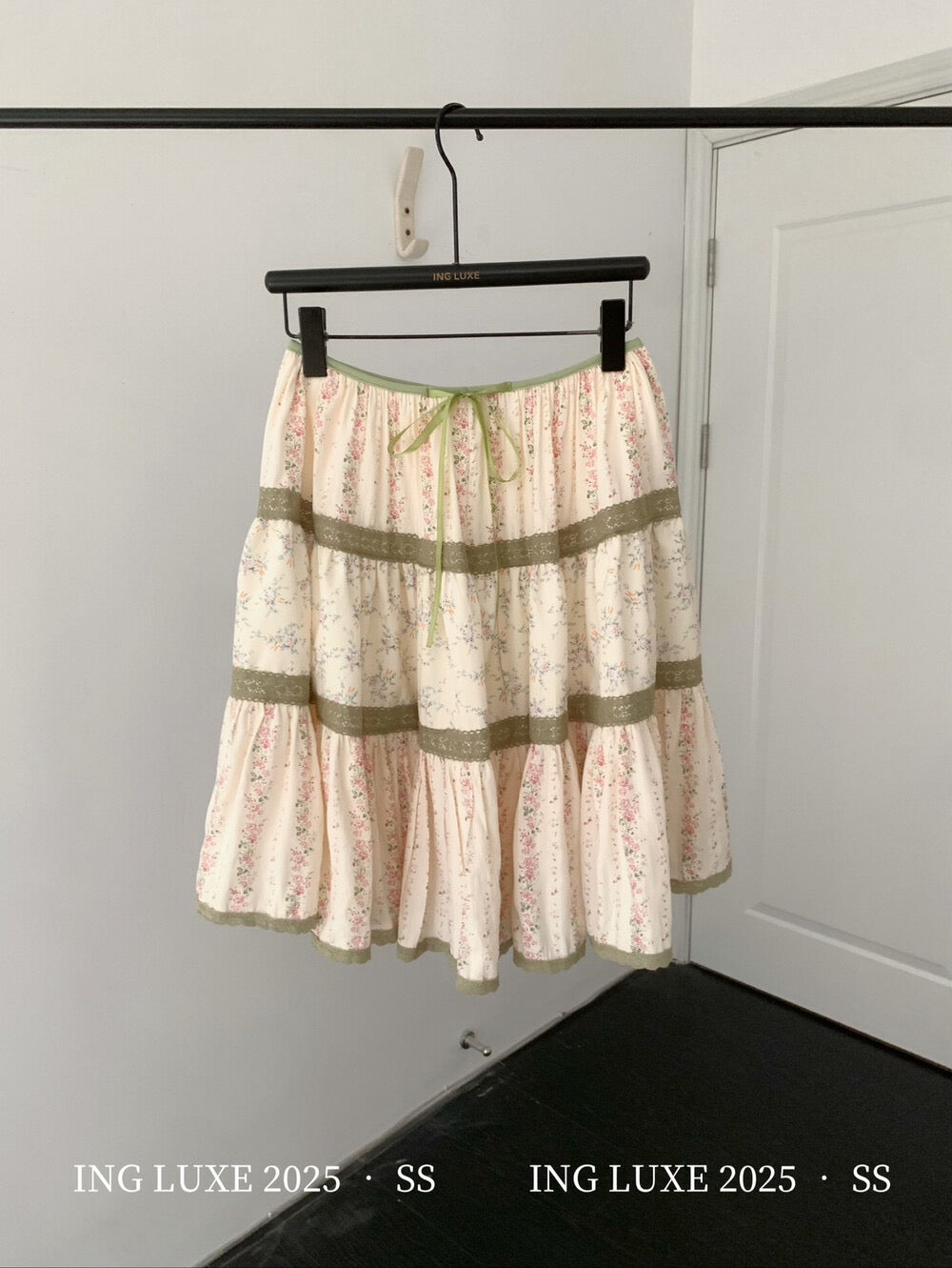 Floral lace panel skirt
