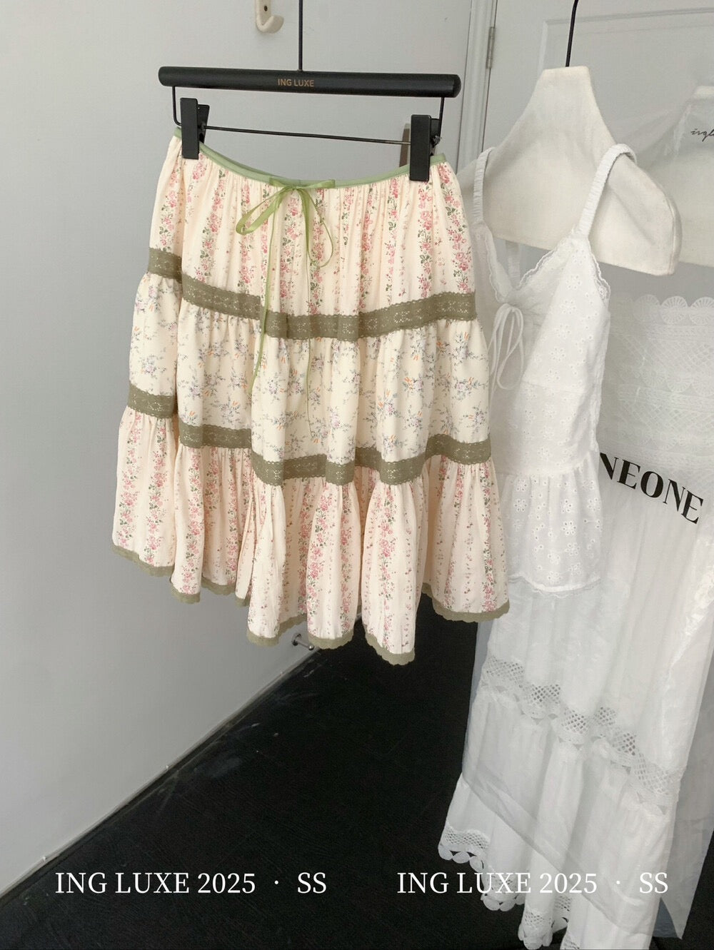 Floral lace panel skirt
