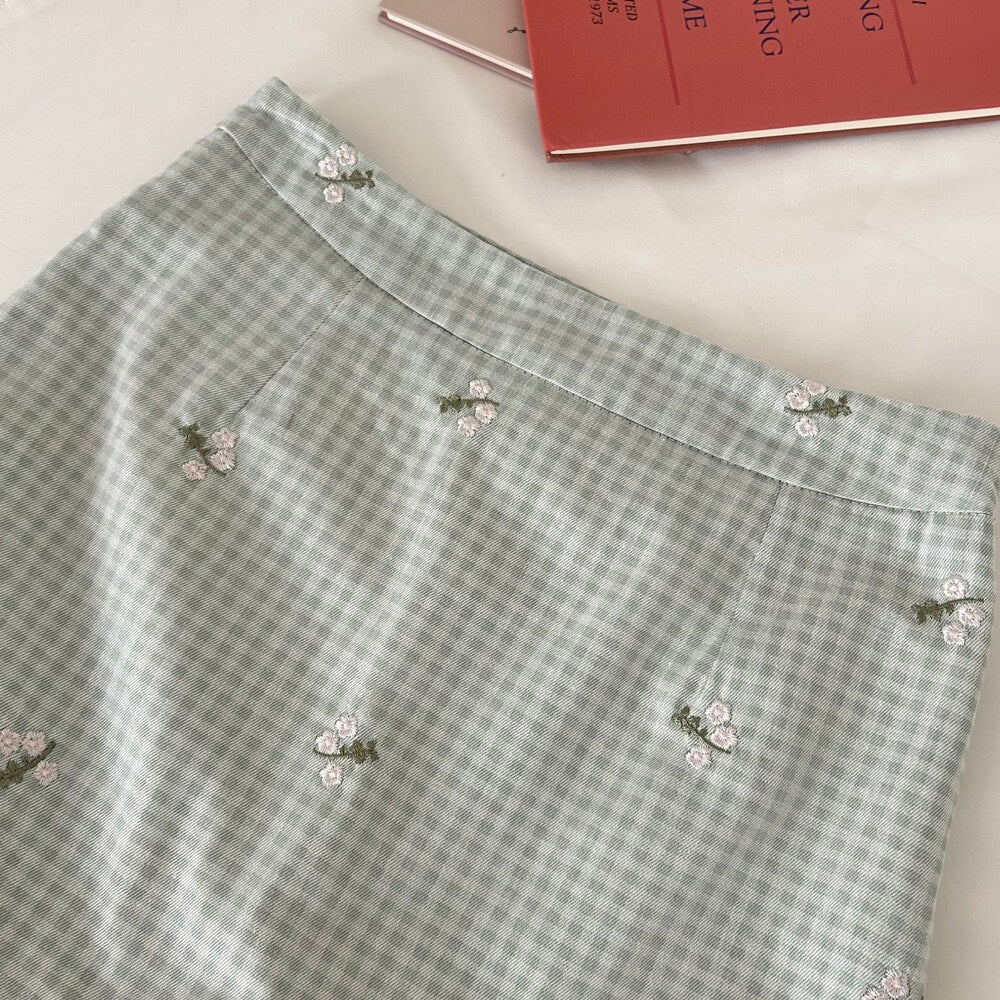 Embroidered A-line high waist slim lace skirt