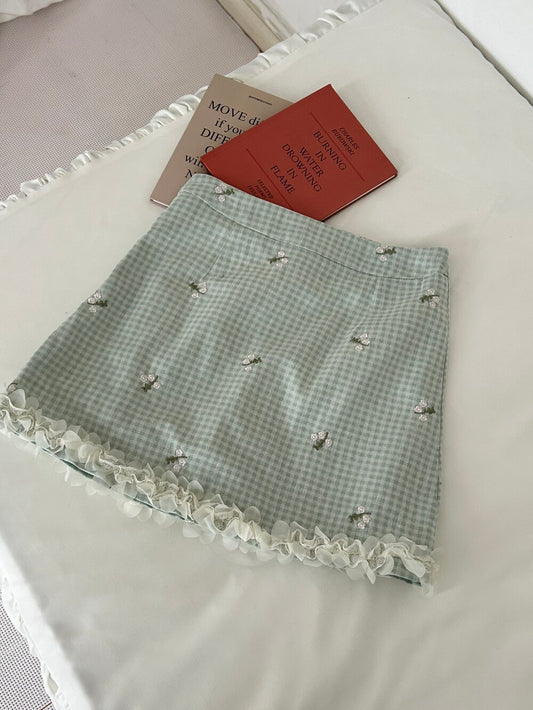 Embroidered A-line high waist slim lace skirt